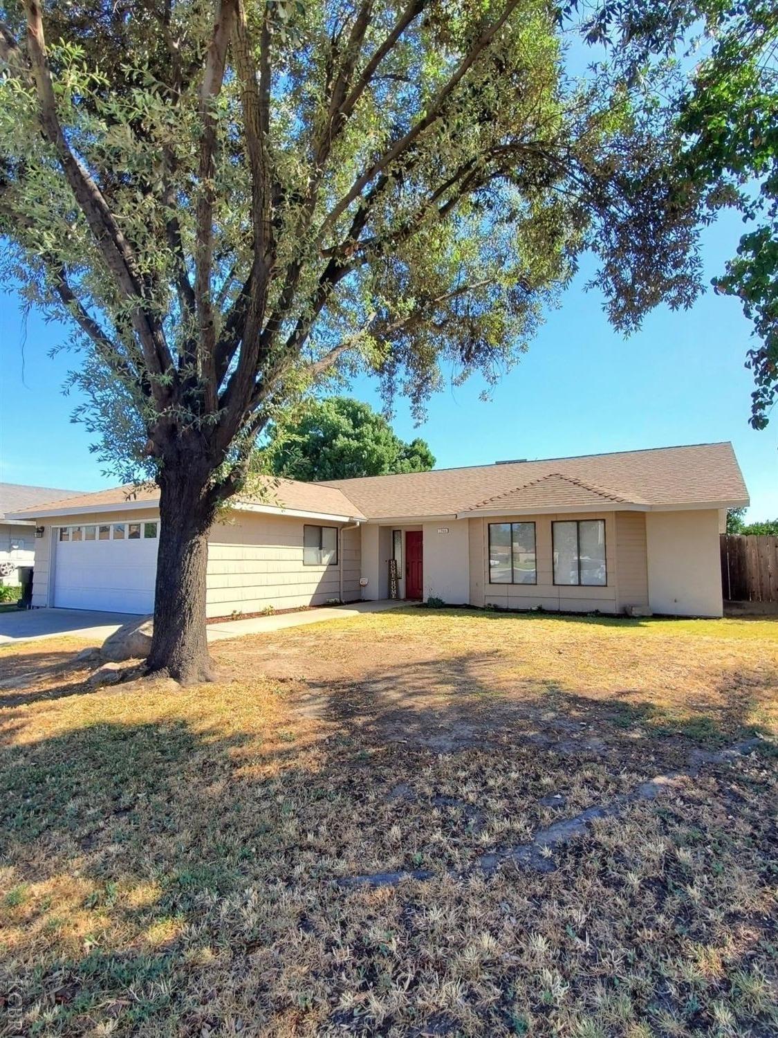 1966 Roland Drive Hanford, CA 93230 - Photo 2 of 21 Gallery Image 2