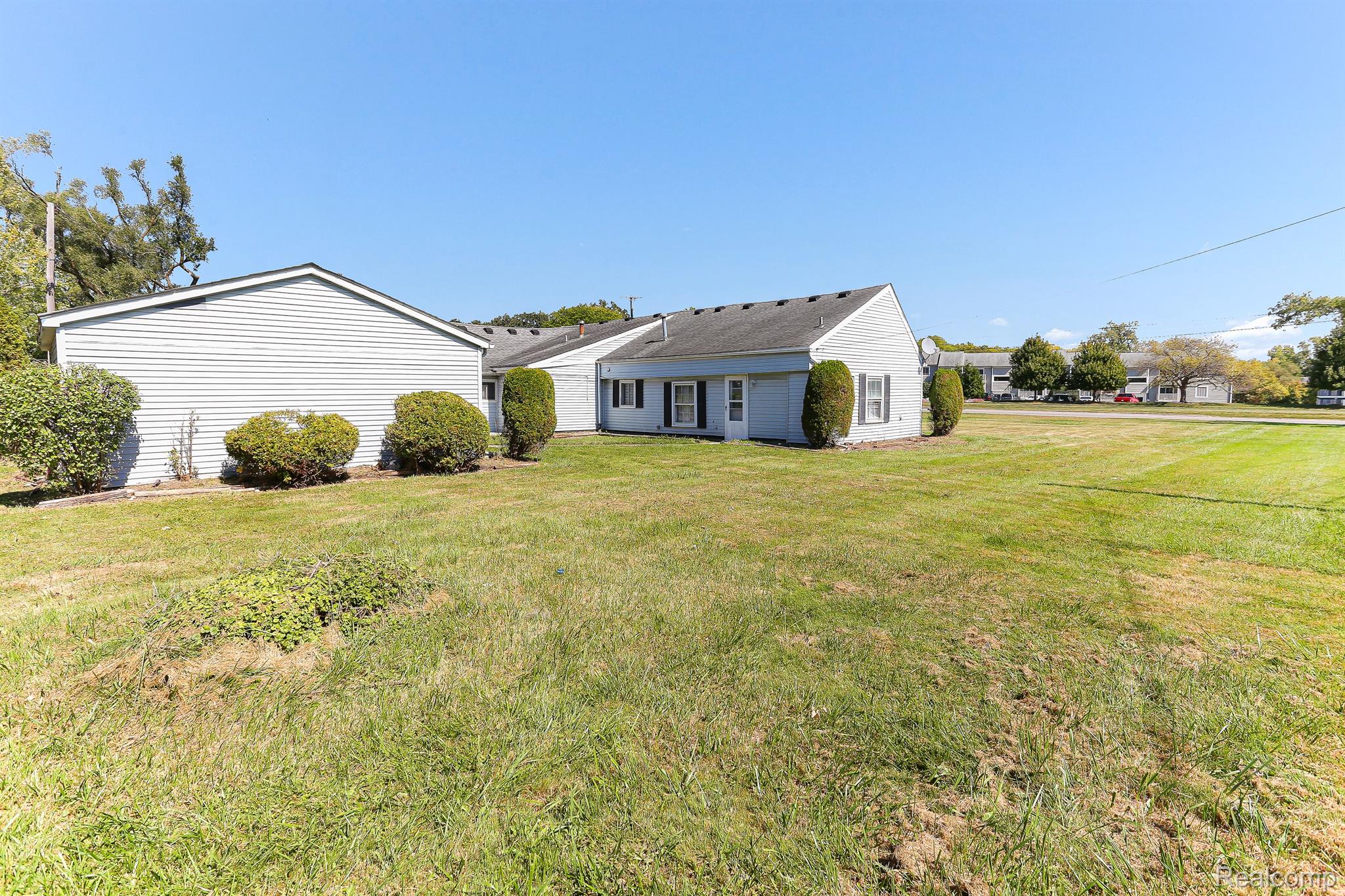 23863 Middlebelt Road Farmington, MI 48336 - Photo 18 of 22 Backyard