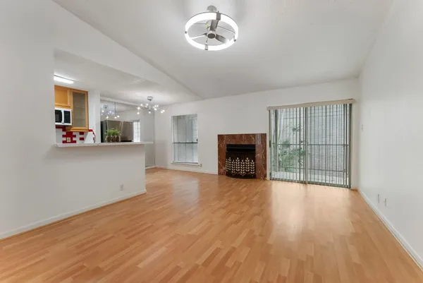 $125,000 | 700 Thicket Lane, Unit 606, Houston, TX 77079