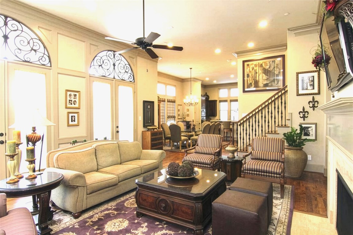 1307 Rosedale Street Houston, TX 77004 - Photo 6 of 32 Designed with the fine details of 12 foot ceilings, hardwood flooring, deep crown moldings.