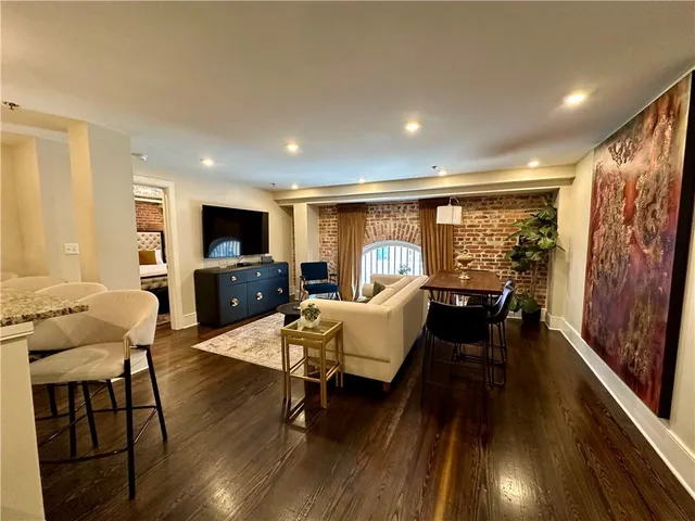 $2,700 | 508 Toulouse Street, Unit 202, New Orleans, LA 70130