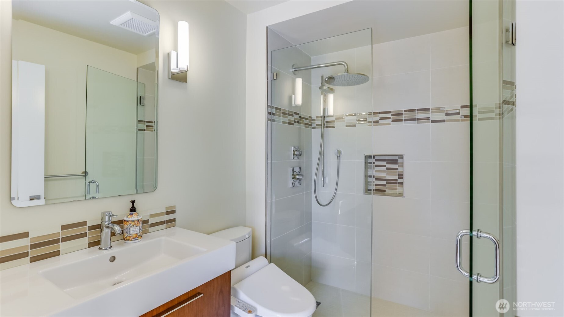 8158 West Mercer Way Mercer Island, WA 98040 - Photo 12 of 35