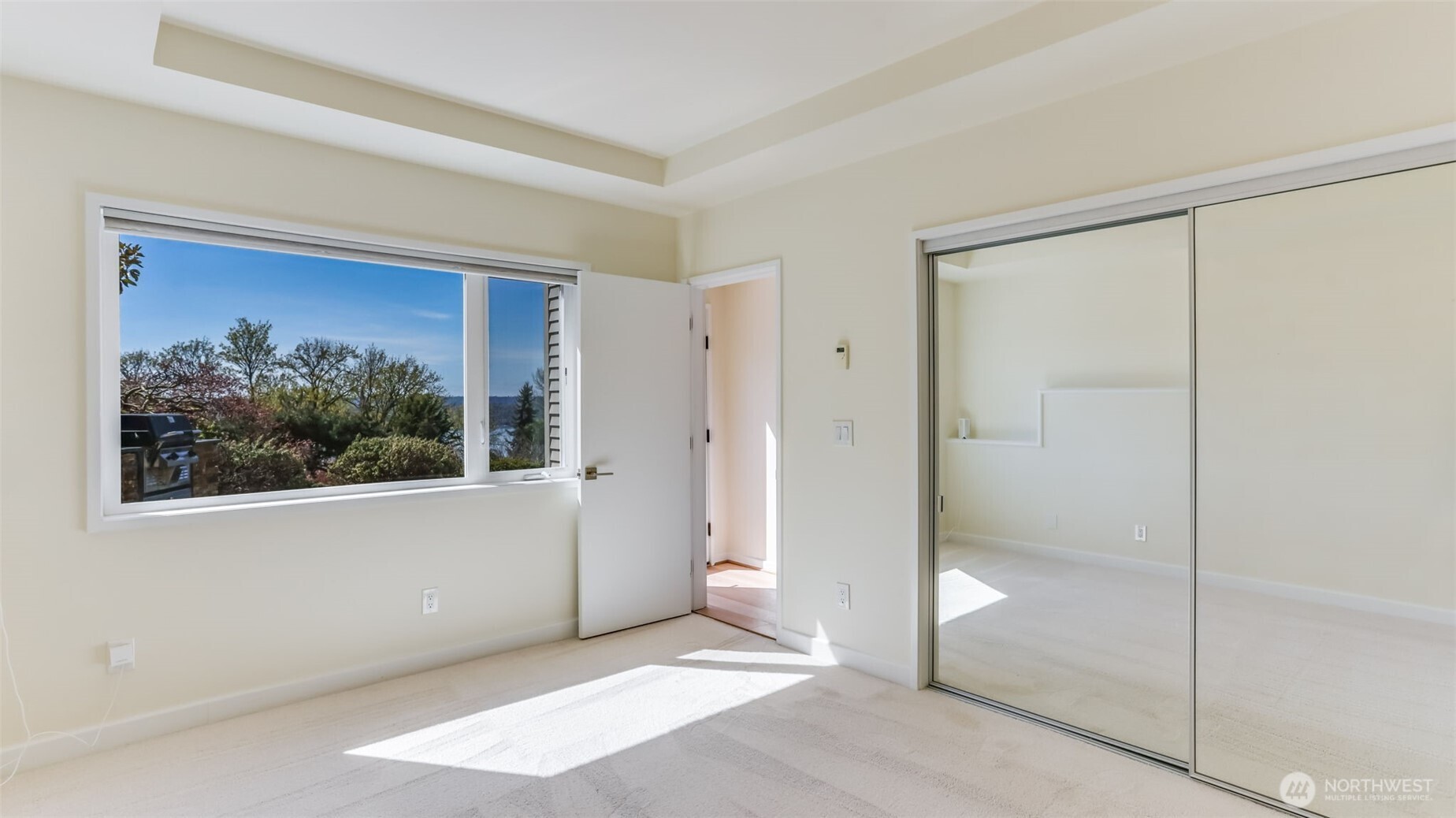 8158 West Mercer Way Mercer Island, WA 98040 - Photo 13 of 35