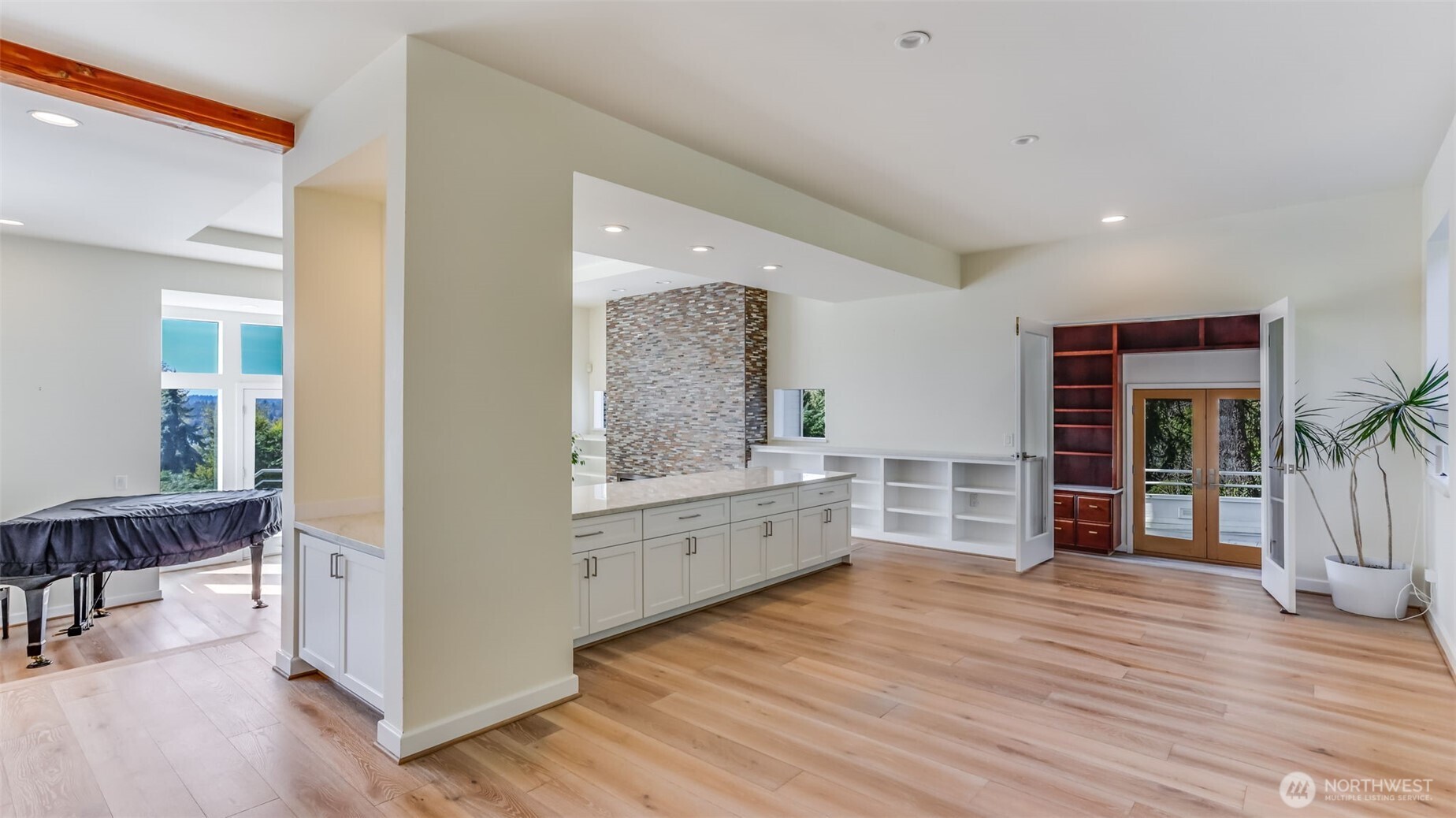 8158 West Mercer Way Mercer Island, WA 98040 - Photo 14 of 35