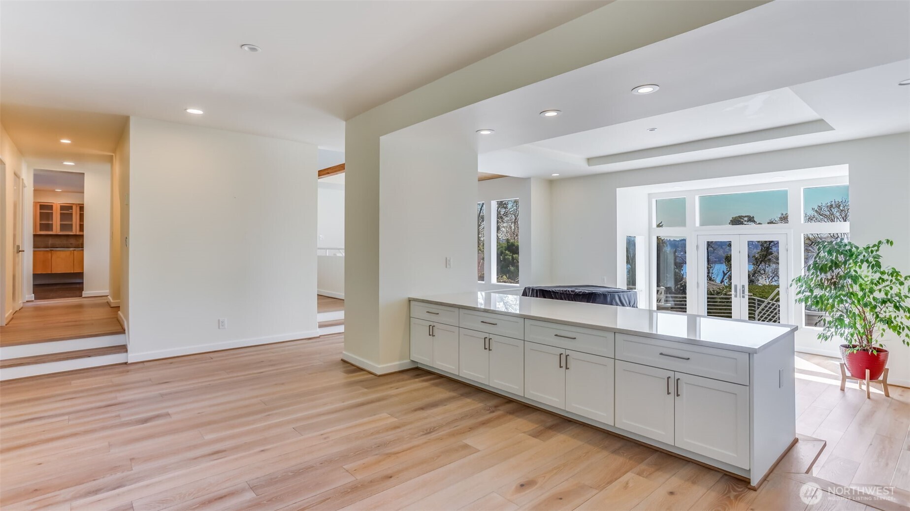 8158 West Mercer Way Mercer Island, WA 98040 - Photo 15 of 35