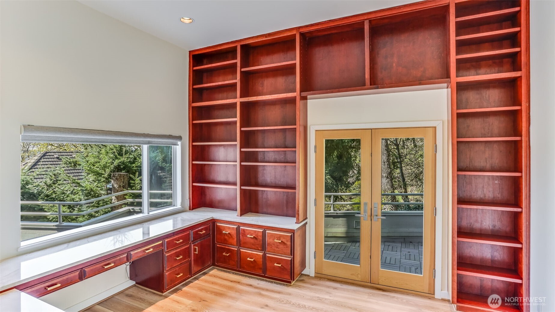 8158 West Mercer Way Mercer Island, WA 98040 - Photo 16 of 35