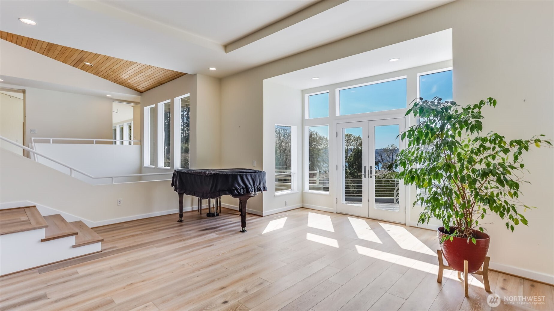 8158 West Mercer Way Mercer Island, WA 98040 - Photo 17 of 35