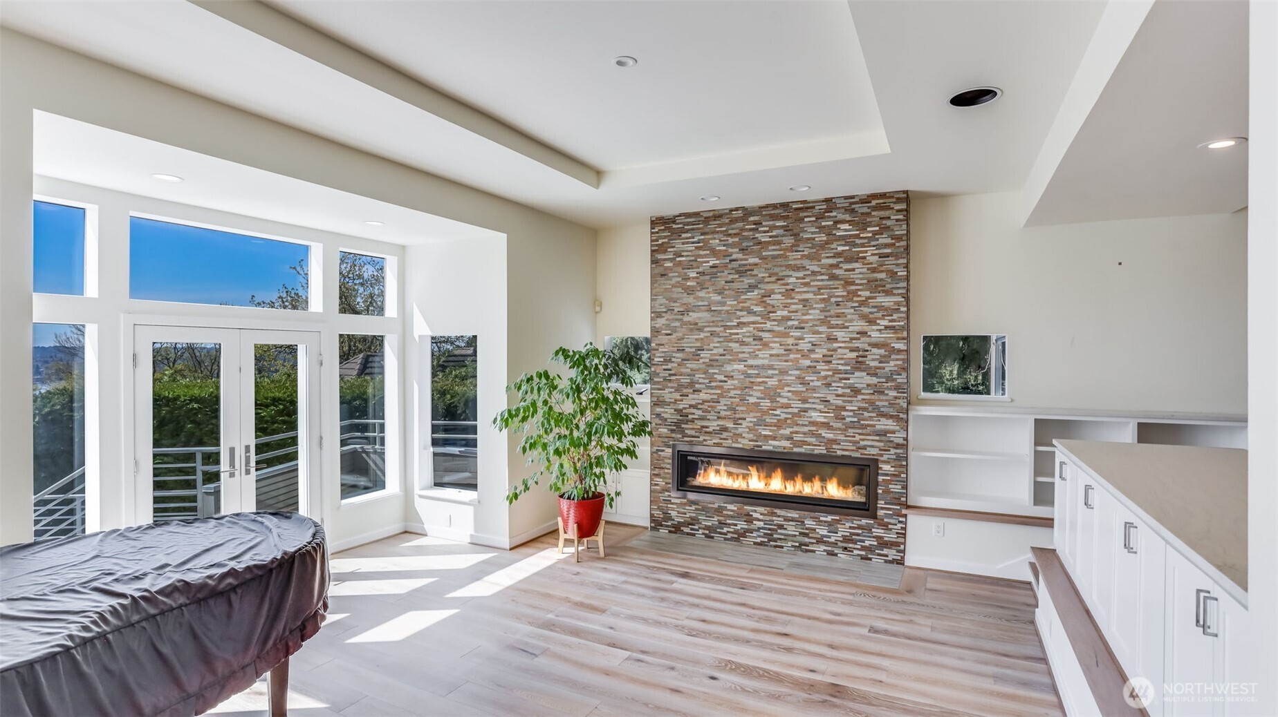 8158 West Mercer Way Mercer Island, WA 98040 - Photo 18 of 35