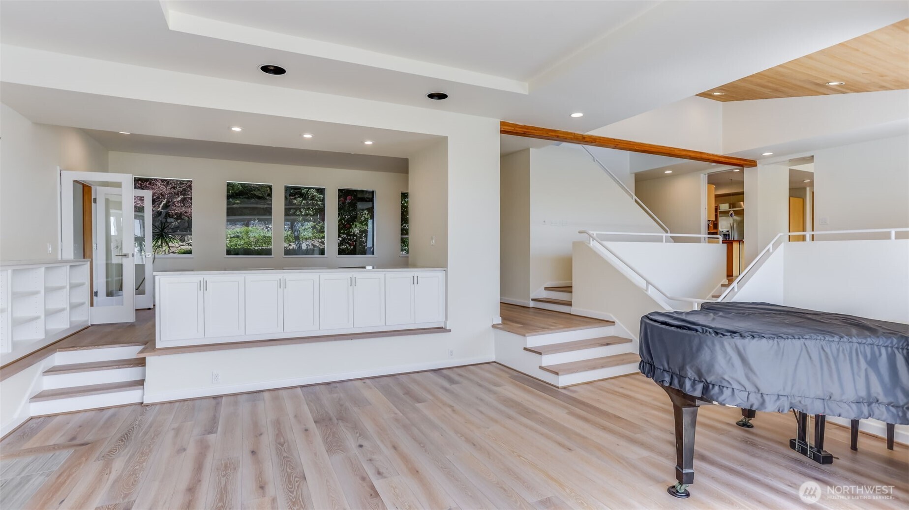 8158 West Mercer Way Mercer Island, WA 98040 - Photo 19 of 35