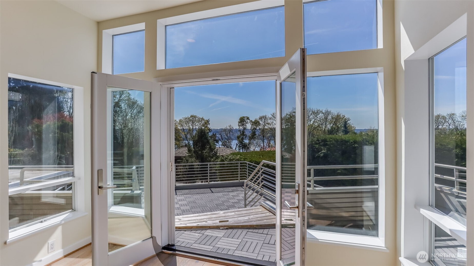 8158 West Mercer Way Mercer Island, WA 98040 - Photo 20 of 35