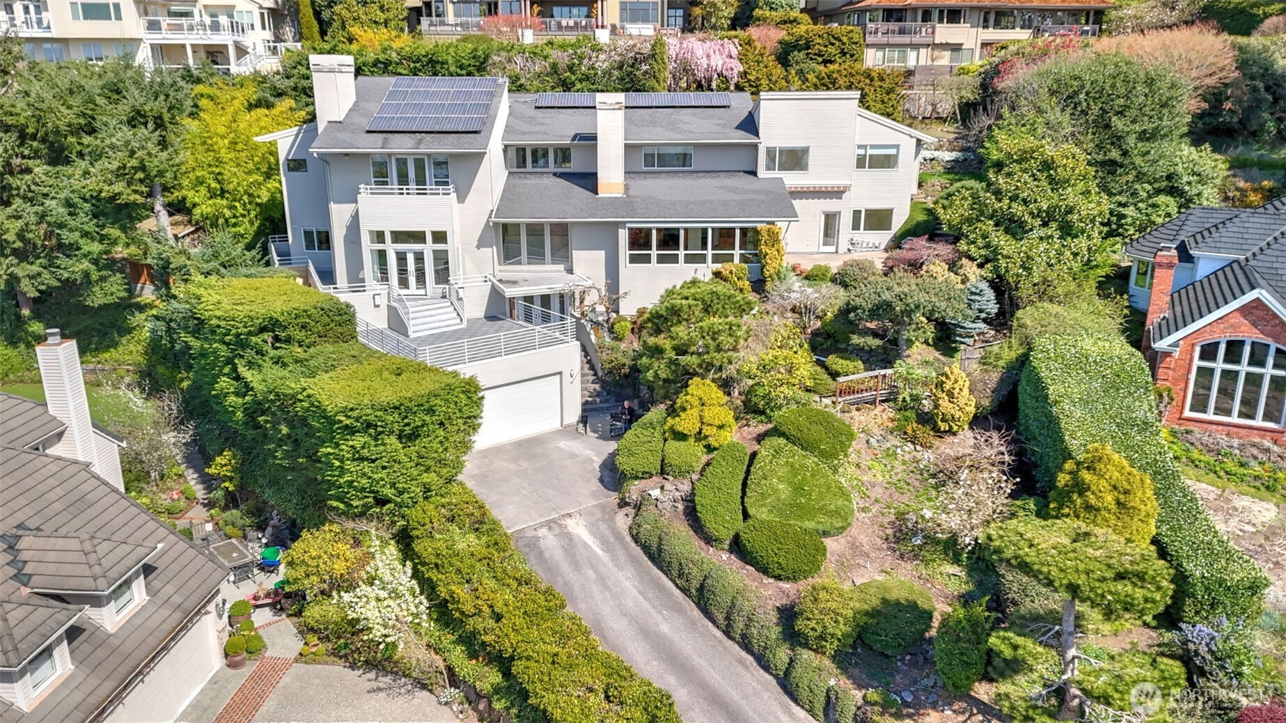 8158 West Mercer Way Mercer Island, WA 98040 - Photo 2 of 35