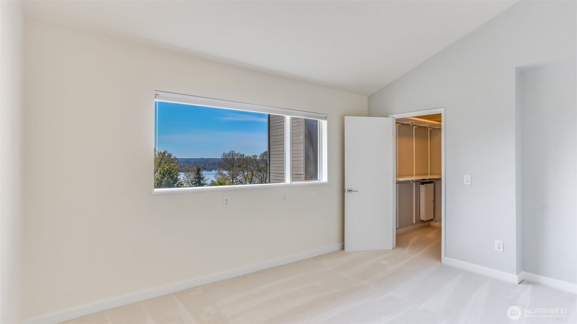 8158 West Mercer Way Mercer Island, WA 98040 - Photo 24 of 35