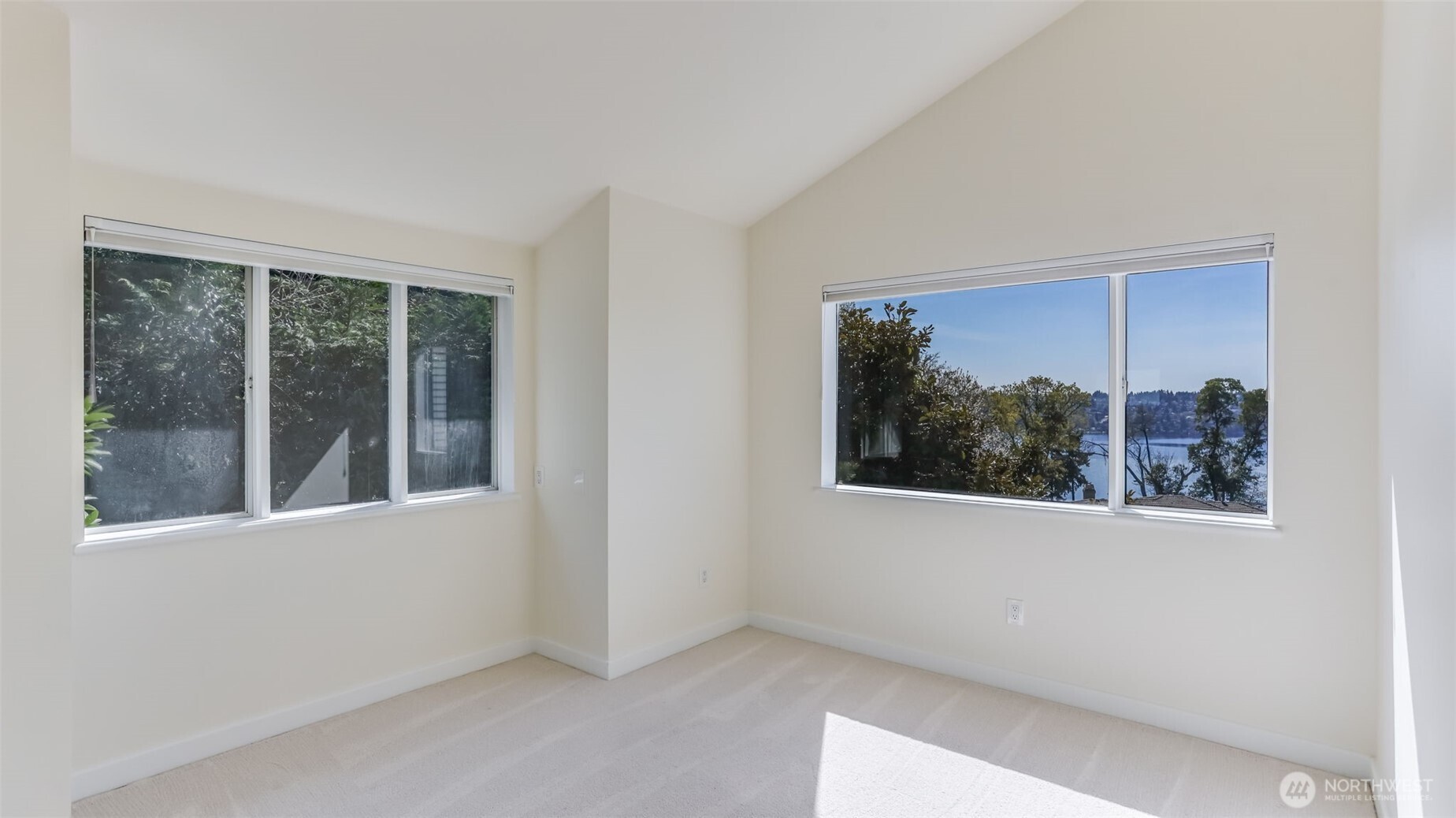 8158 West Mercer Way Mercer Island, WA 98040 - Photo 27 of 35