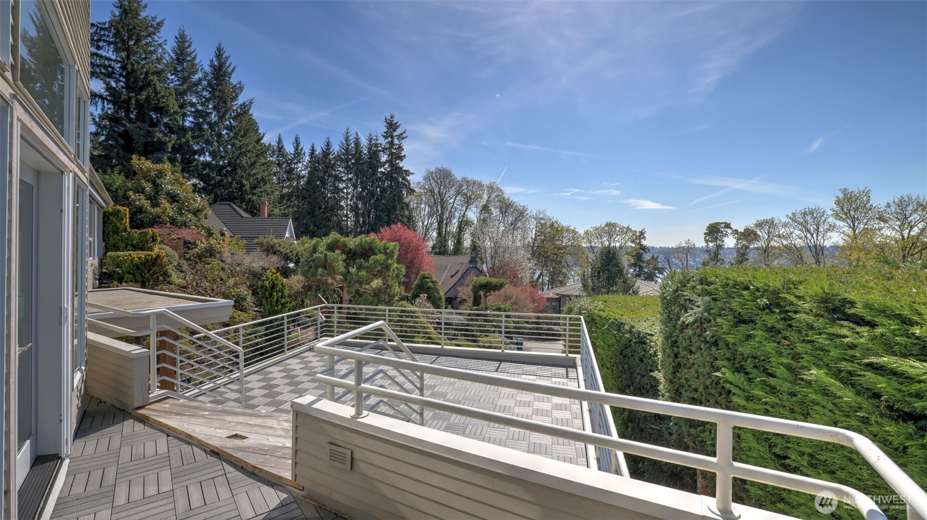 8158 West Mercer Way Mercer Island, WA 98040 - Photo 29 of 35