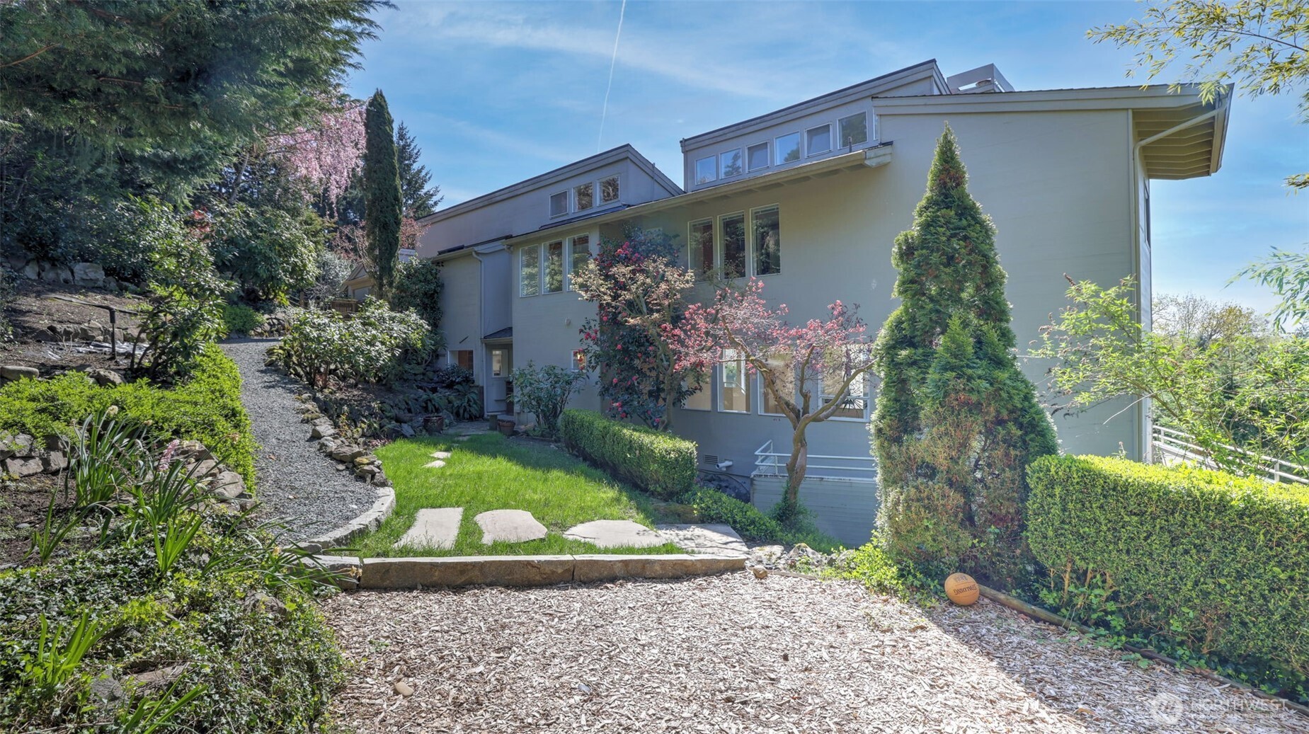 8158 West Mercer Way Mercer Island, WA 98040 - Photo 32 of 35