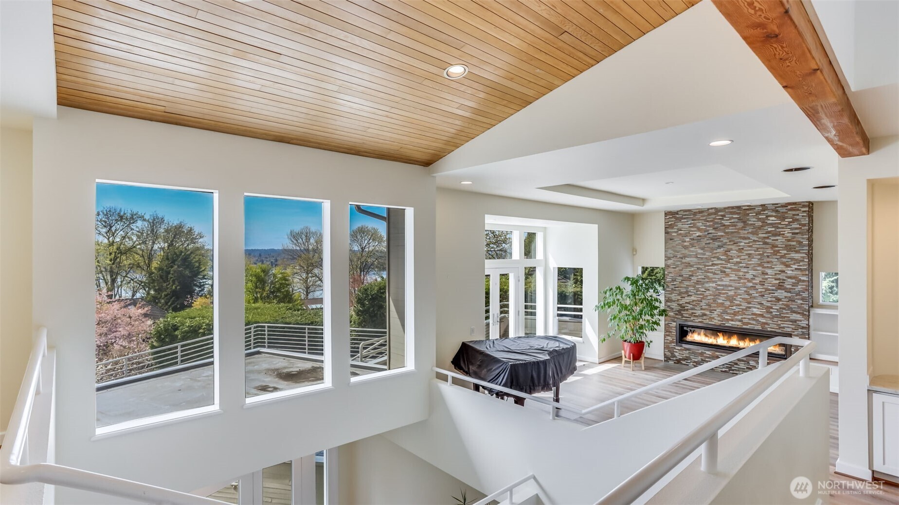 8158 West Mercer Way Mercer Island, WA 98040 - Photo 6 of 35