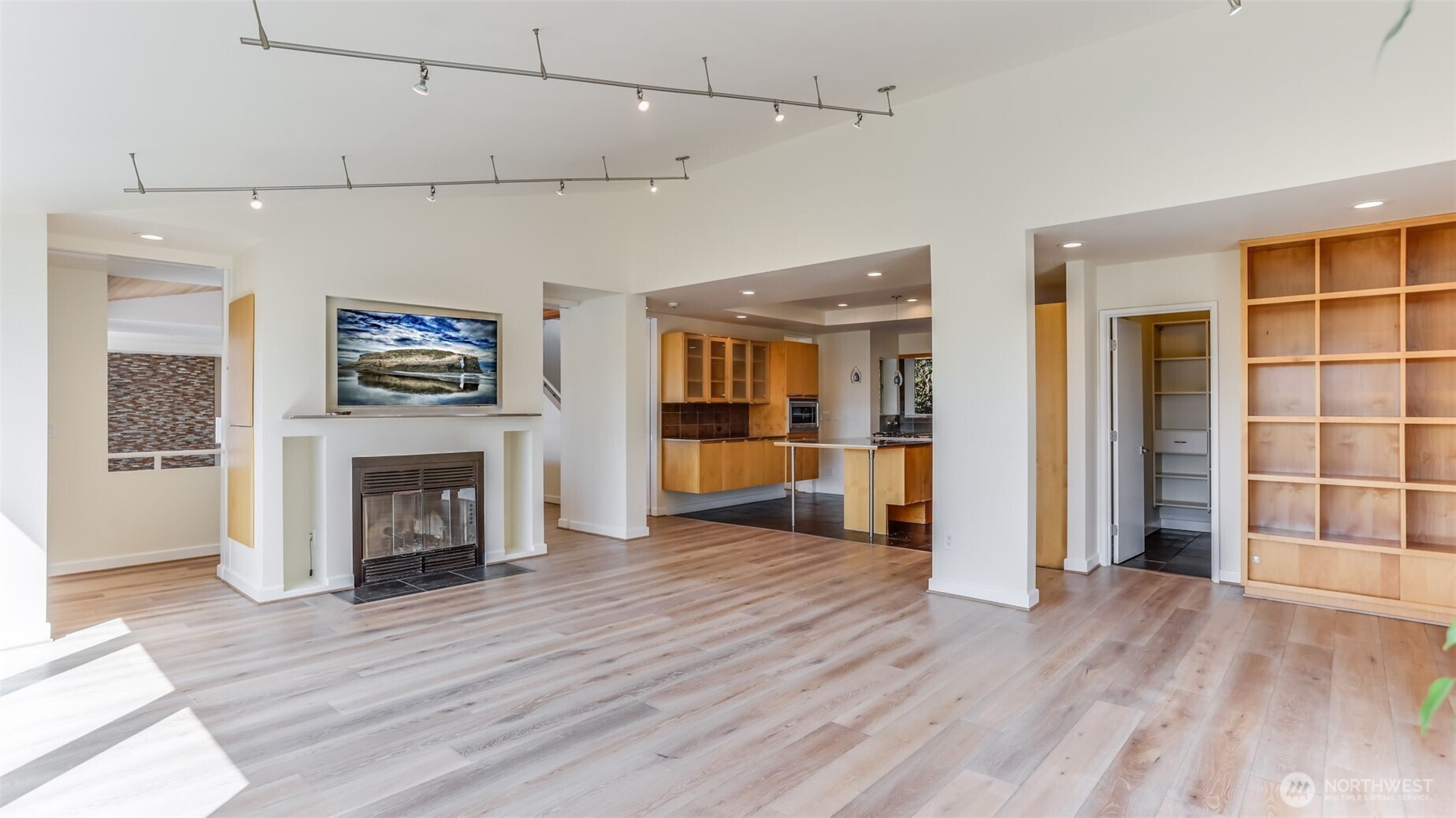 8158 West Mercer Way Mercer Island, WA 98040 - Photo 7 of 35