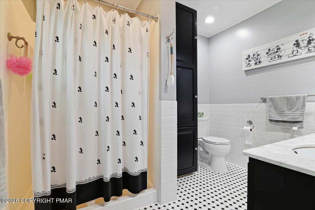 8188 Oak Ridge Lane Cresco, PA 18326 - Photo 34 of 52 45-033_DSC_2240