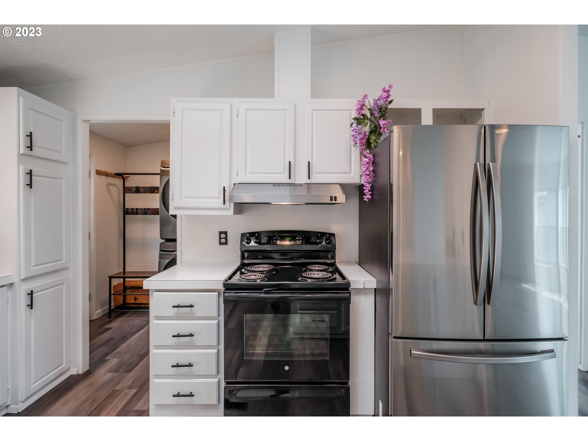 1401 West Ellendale Avenue, Unit 80 Dallas, OR 97338 - Photo 18 of 48 a kitchen with refrigerator a stove and cabinets