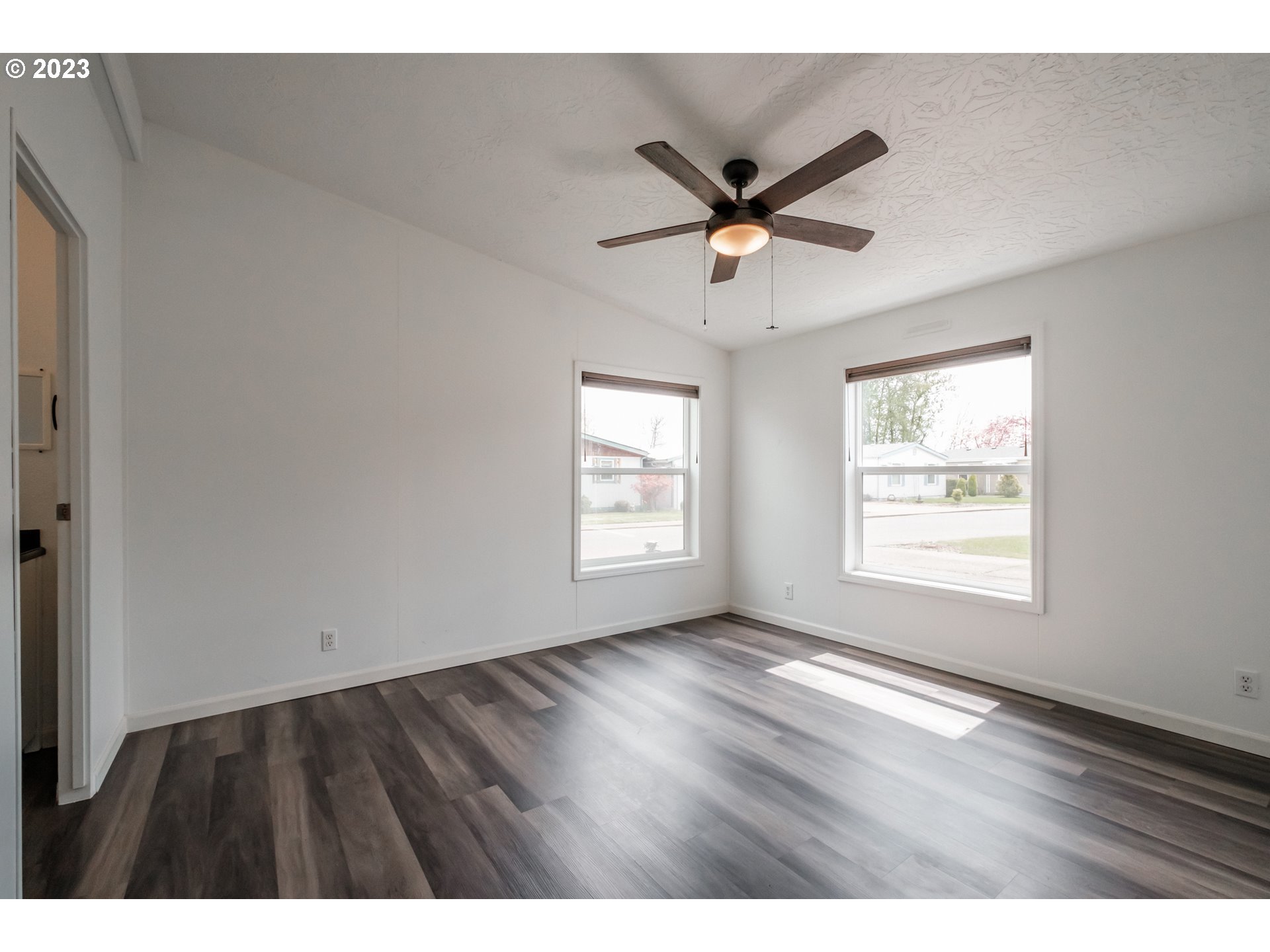 1401 West Ellendale Avenue, Unit 80 Dallas, OR 97338 - Photo 22 of 48 a view of an empty room and window