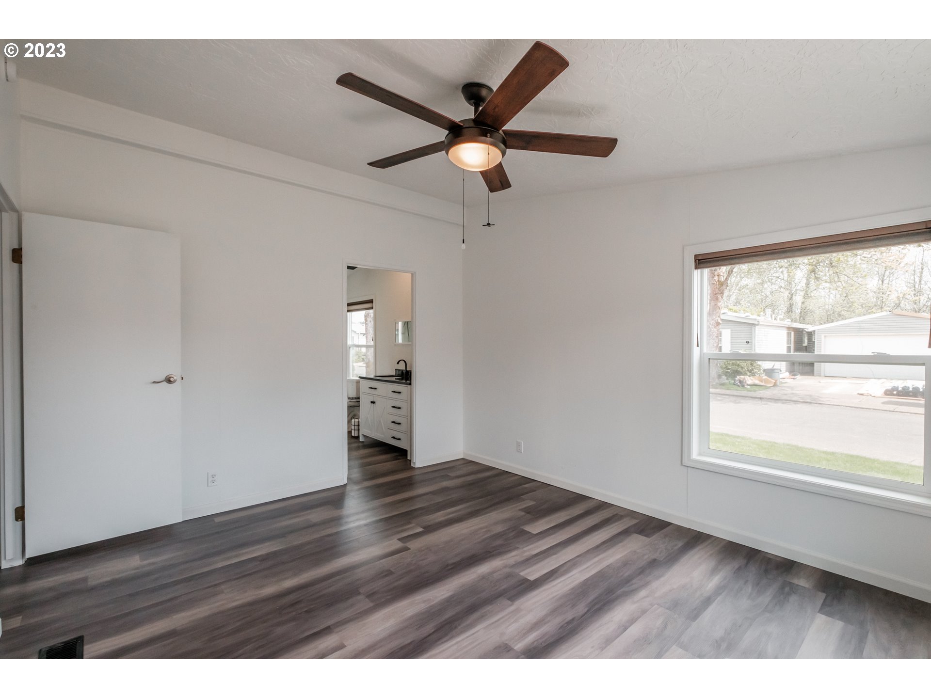 1401 West Ellendale Avenue, Unit 80 Dallas, OR 97338 - Photo 25 of 48 a view of an empty room and window
