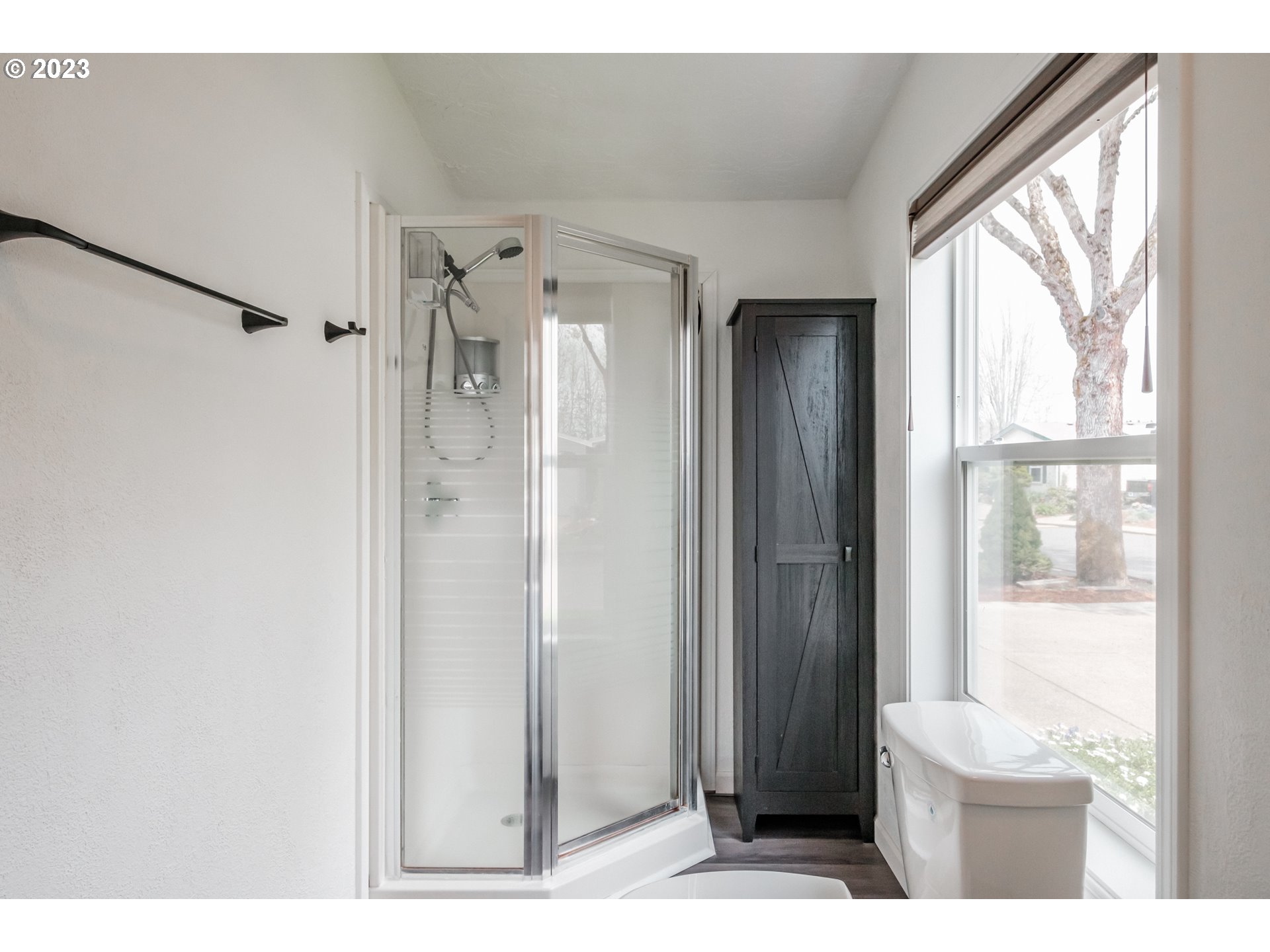 1401 West Ellendale Avenue, Unit 80 Dallas, OR 97338 - Photo 28 of 48 a bathroom with a shower and a toilet