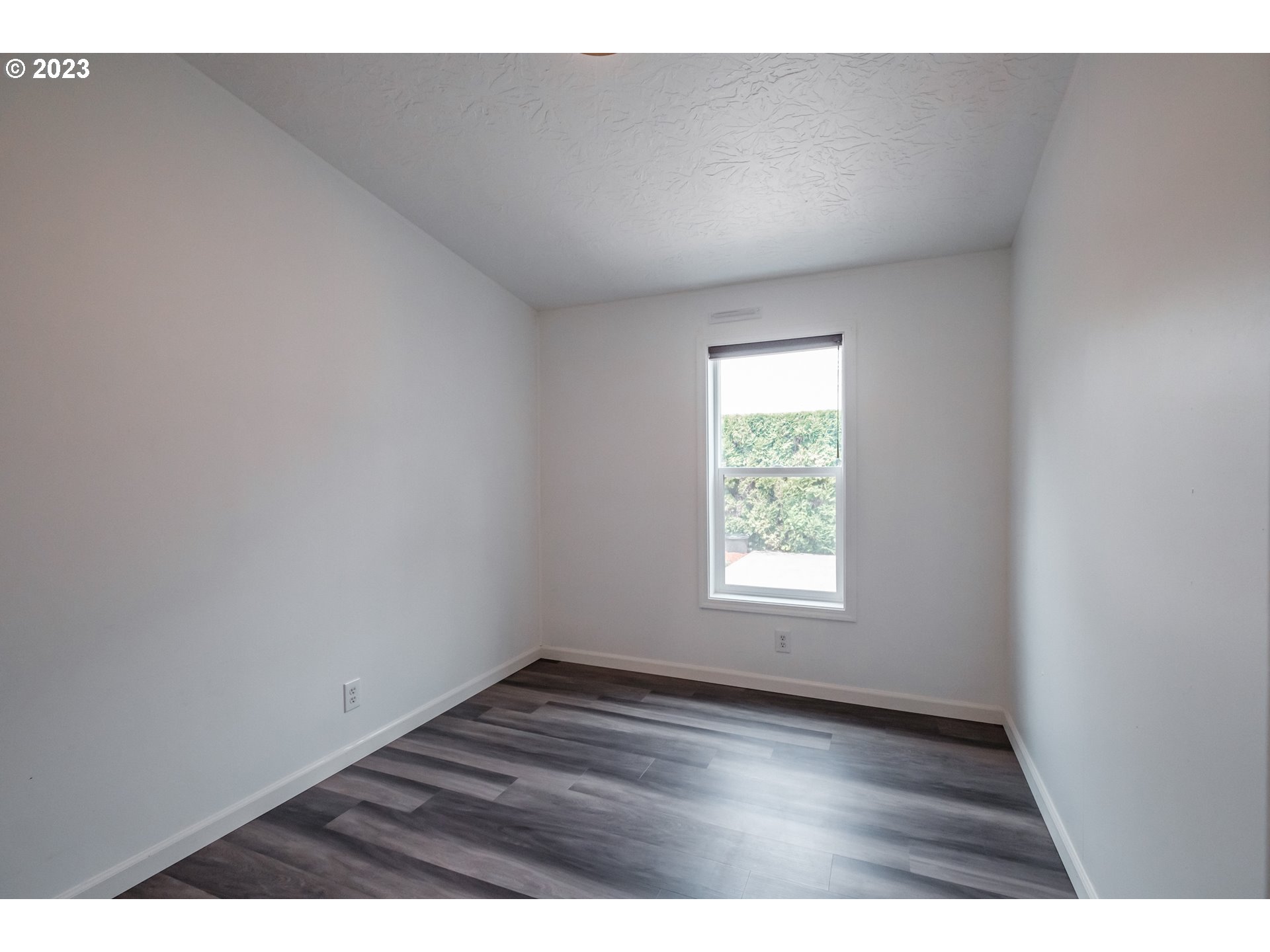 1401 West Ellendale Avenue, Unit 80 Dallas, OR 97338 - Photo 34 of 48 a view of an empty room and window
