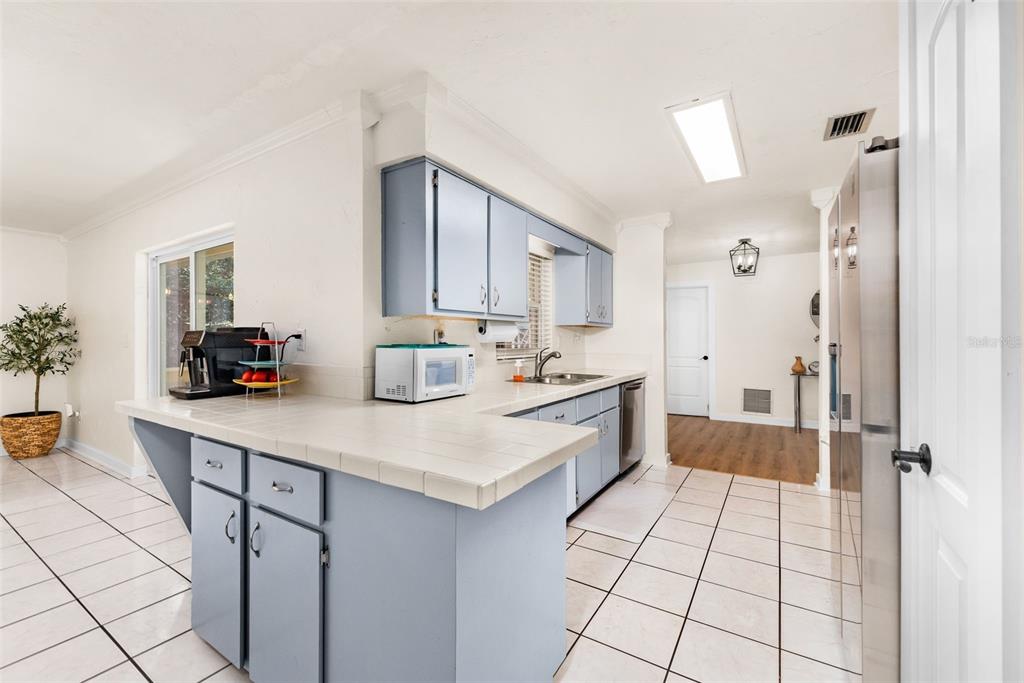 1909 Southwest 48th Avenue Gainesville, FL 32608 - Photo 11 of 32