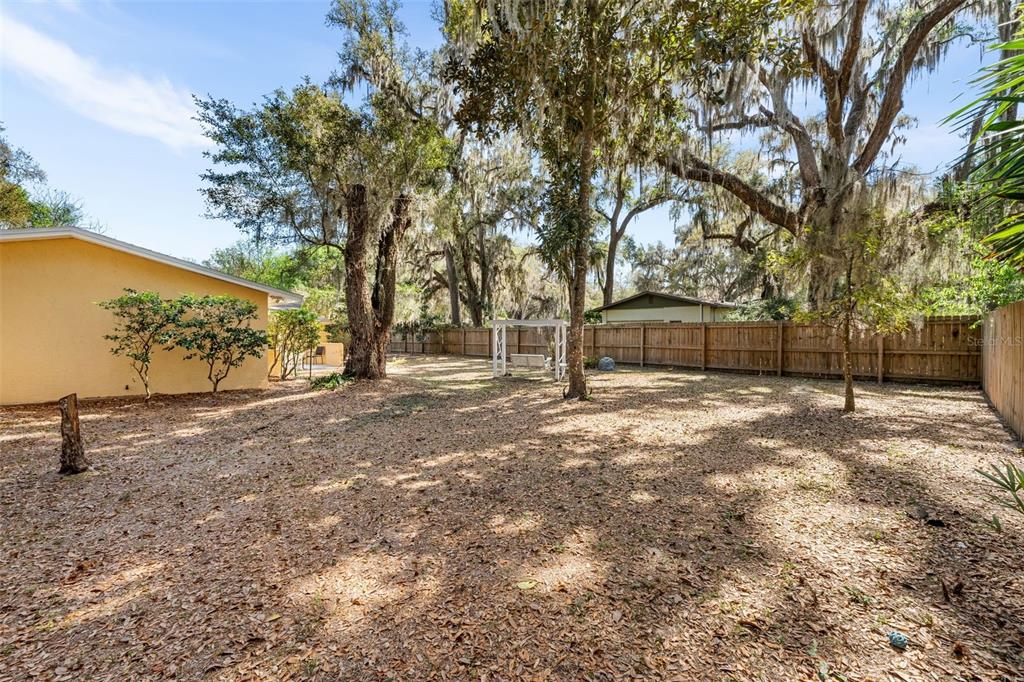 1909 Southwest 48th Avenue Gainesville, FL 32608 - Photo 28 of 32