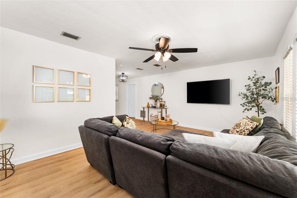 1909 Southwest 48th Avenue Gainesville, FL 32608 - Photo 5 of 32