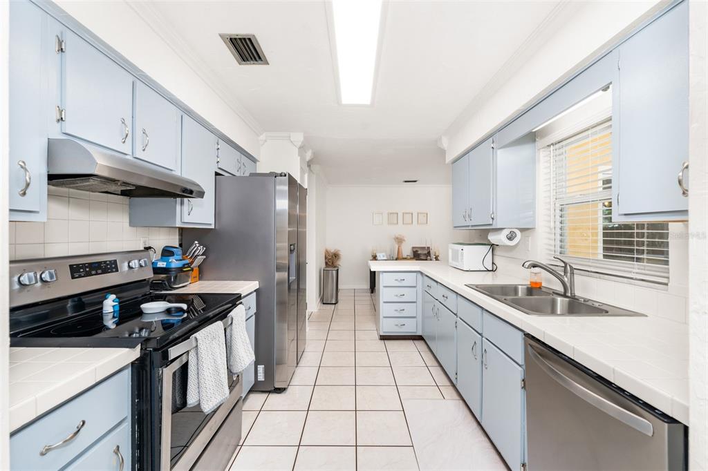 1909 Southwest 48th Avenue Gainesville, FL 32608 - Photo 10 of 32