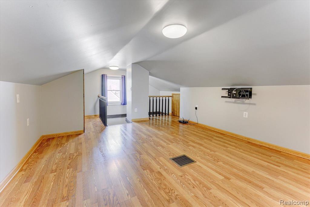 2210 Cambridge Road Berkley, MI 48072 - Photo 23 of 32