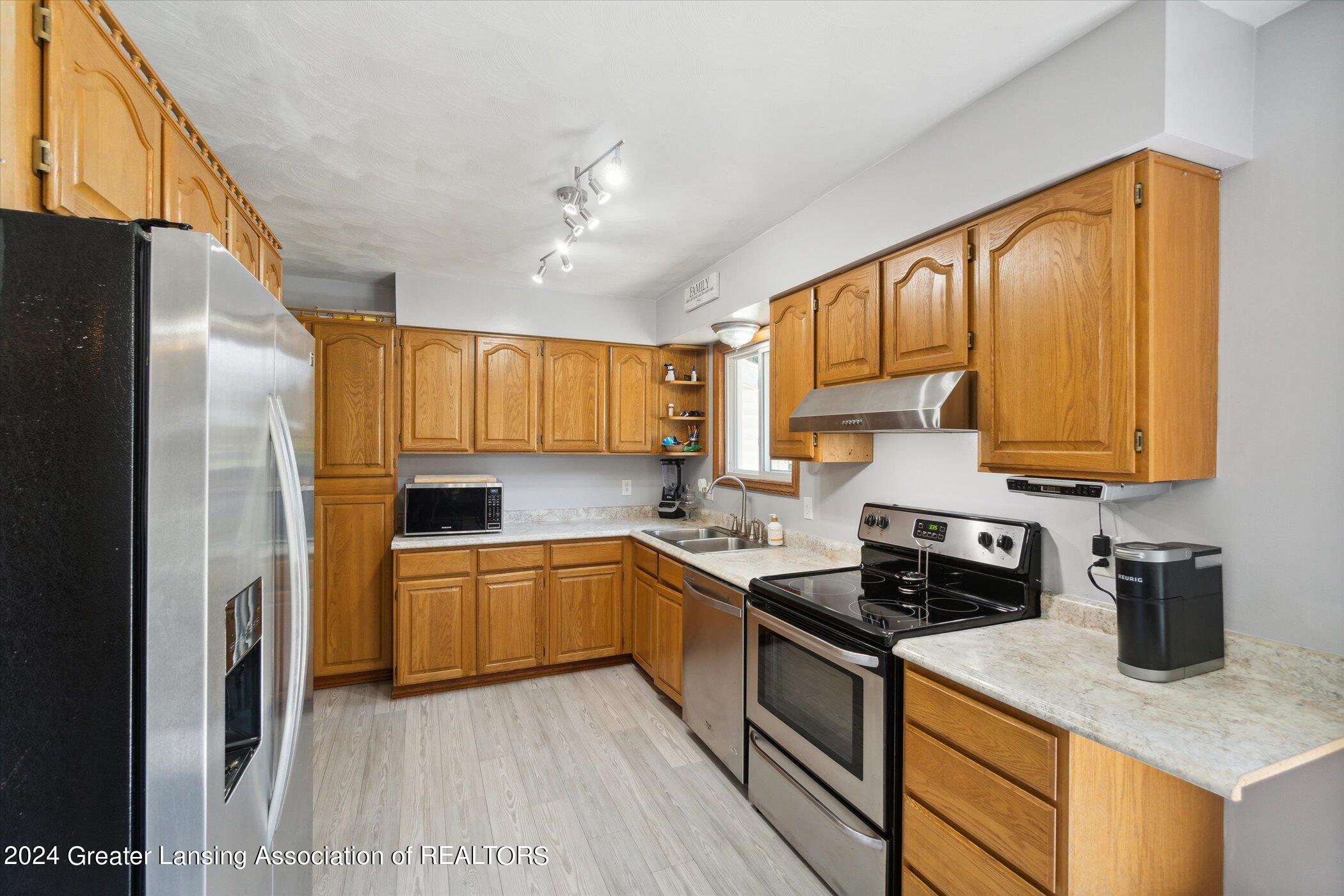5683 North Gilson Road Elsie, MI 48831 - Photo 8 of 51 Kitchen