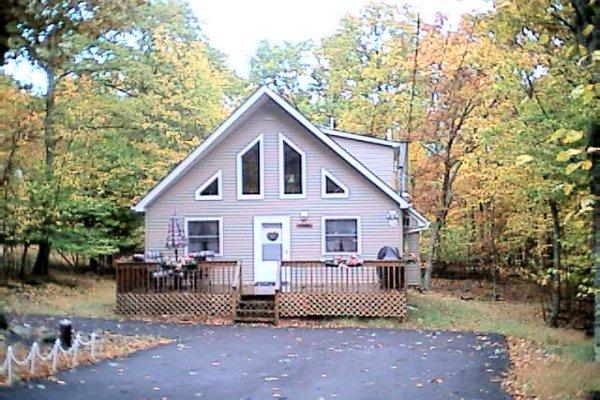 566 Gold Finch Road Bushkill, PA 18324 - Photo 1 of 1 Main Photo
