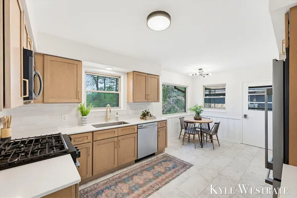 $359,900 | 2926 Chamberlain Avenue Southeast, Grand Rapids, MI 49508