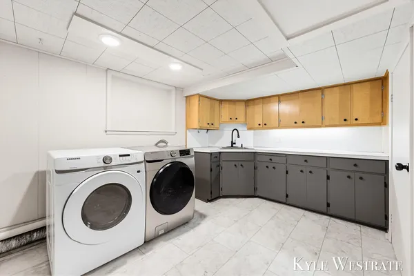 $359,900 | 2926 Chamberlain Avenue Southeast, Grand Rapids, MI 49508