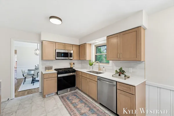 $359,900 | 2926 Chamberlain Avenue Southeast, Grand Rapids, MI 49508