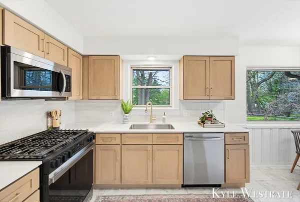 $359,900 | 2926 Chamberlain Avenue Southeast, Grand Rapids, MI 49508