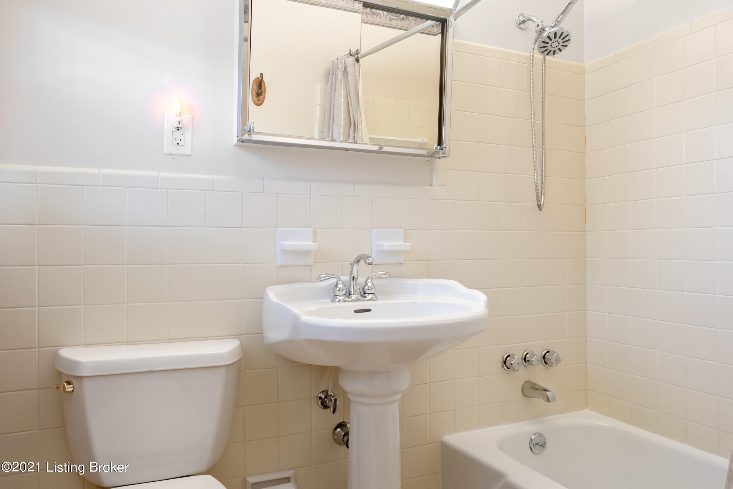 2102 Janlyn Road Louisville, KY 40299 - Photo 26 of 44 2102 Janlyn Rd-37