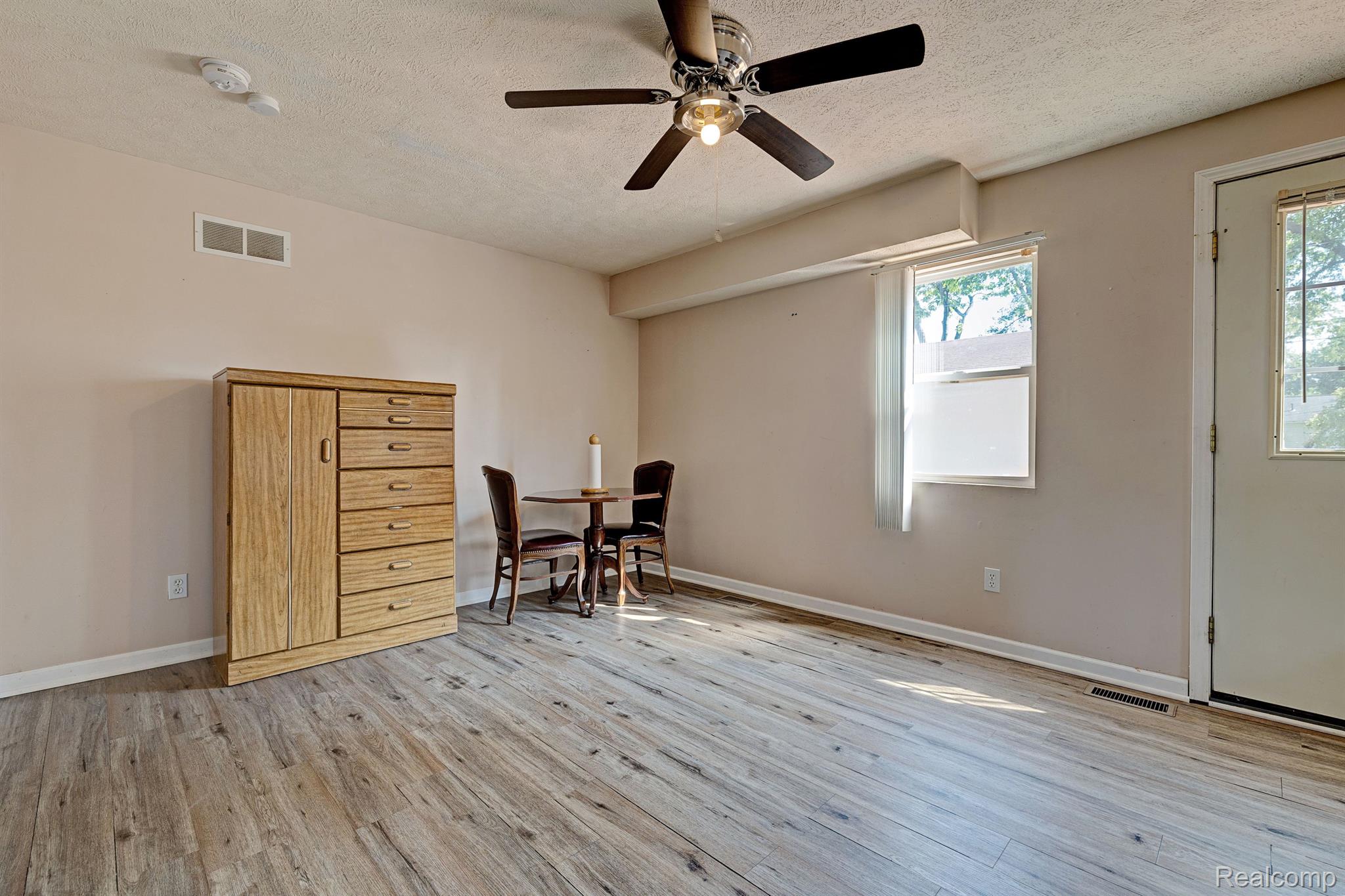 374 4th Pontiac, MI 48340 - Photo 8 of 45 Gallery Image 8