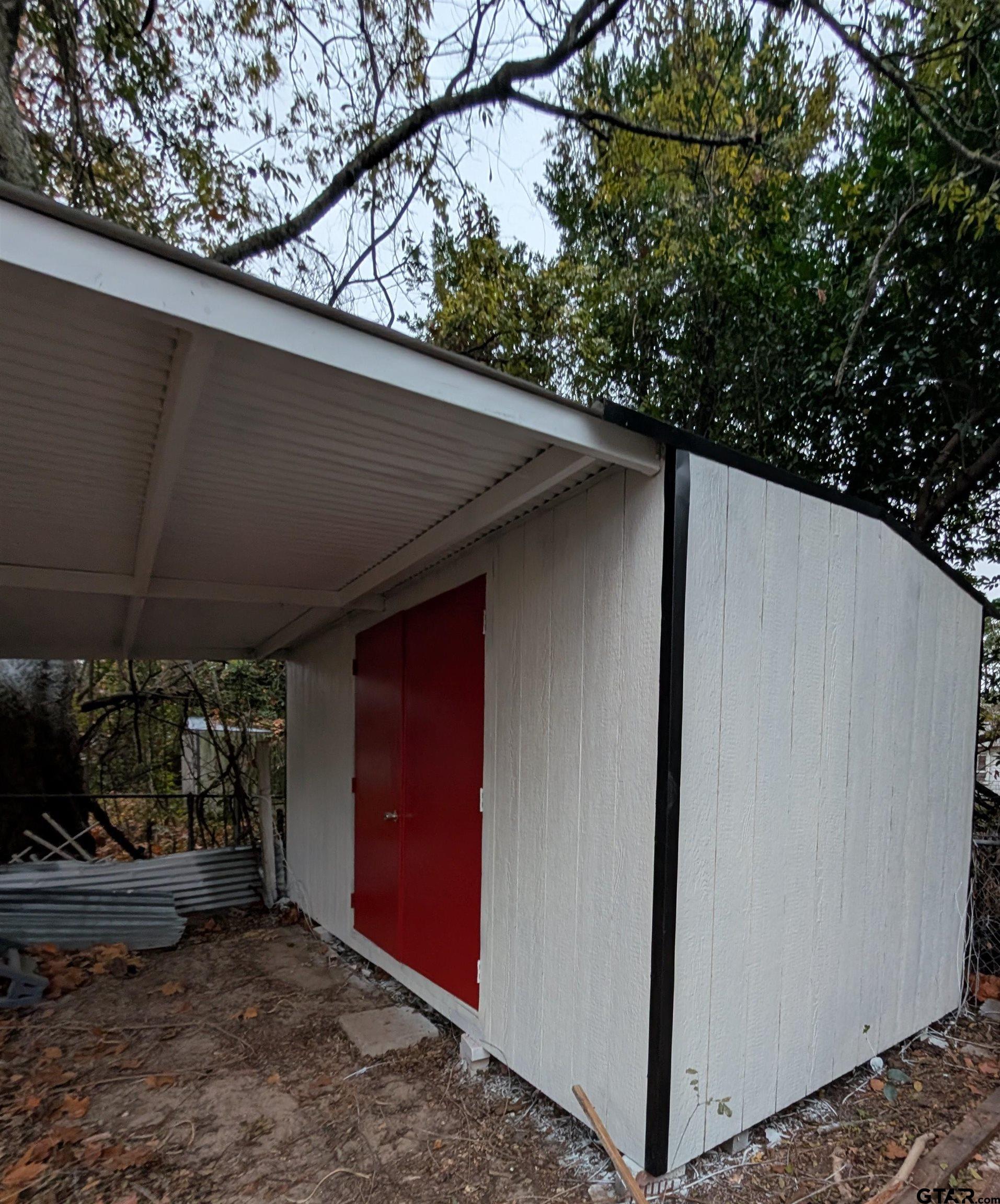 1213 Academy Street Tyler, TX 75701 - Photo 34 of 41 a backyard of a house