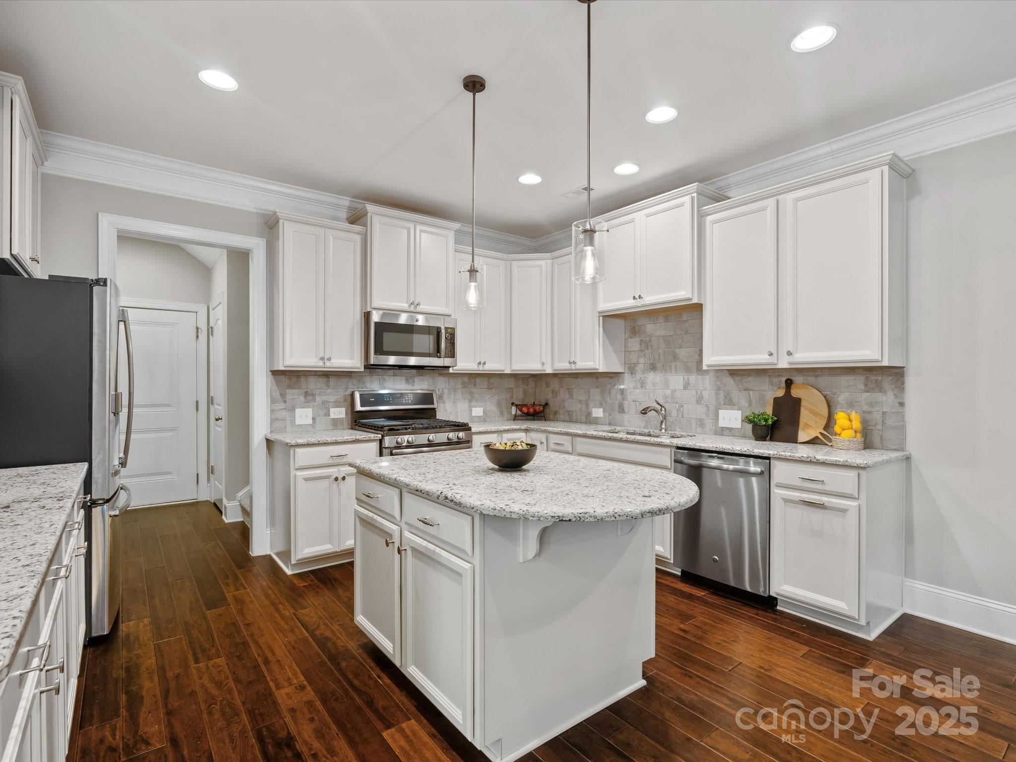 130 Villa Lake Drive Fort Mill, SC 29708 - Photo 15 of 46 a kitchen with stainless steel appliances granite countertop a sink stove and refrigerator