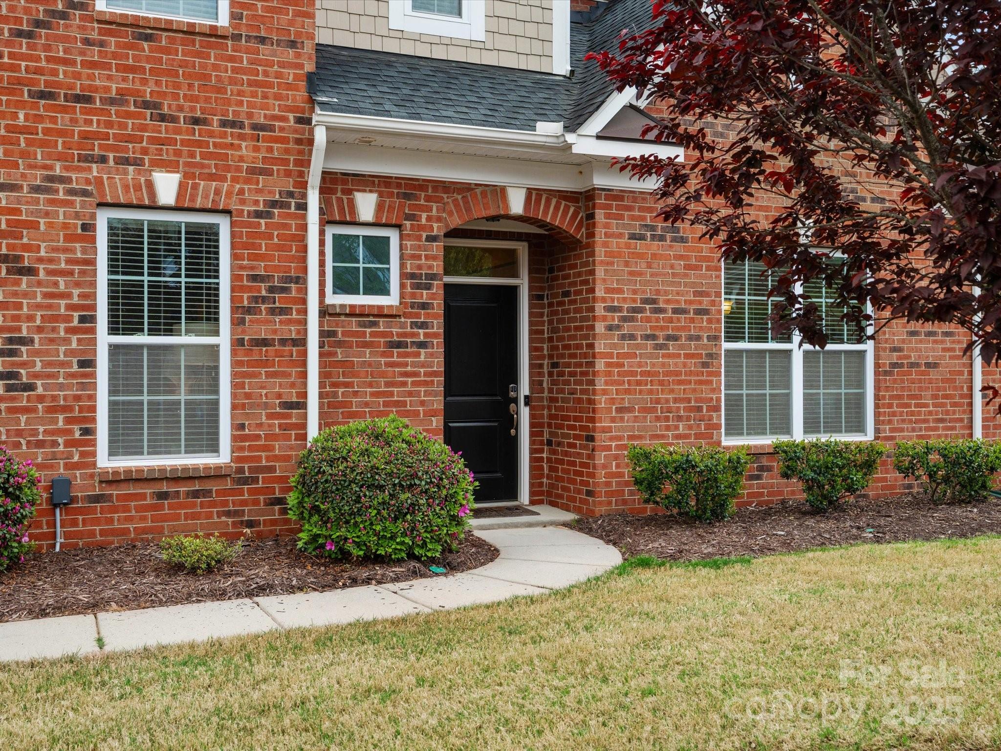130 Villa Lake Drive Fort Mill, SC 29708 - Photo 4 of 46 a front view of a house with garden