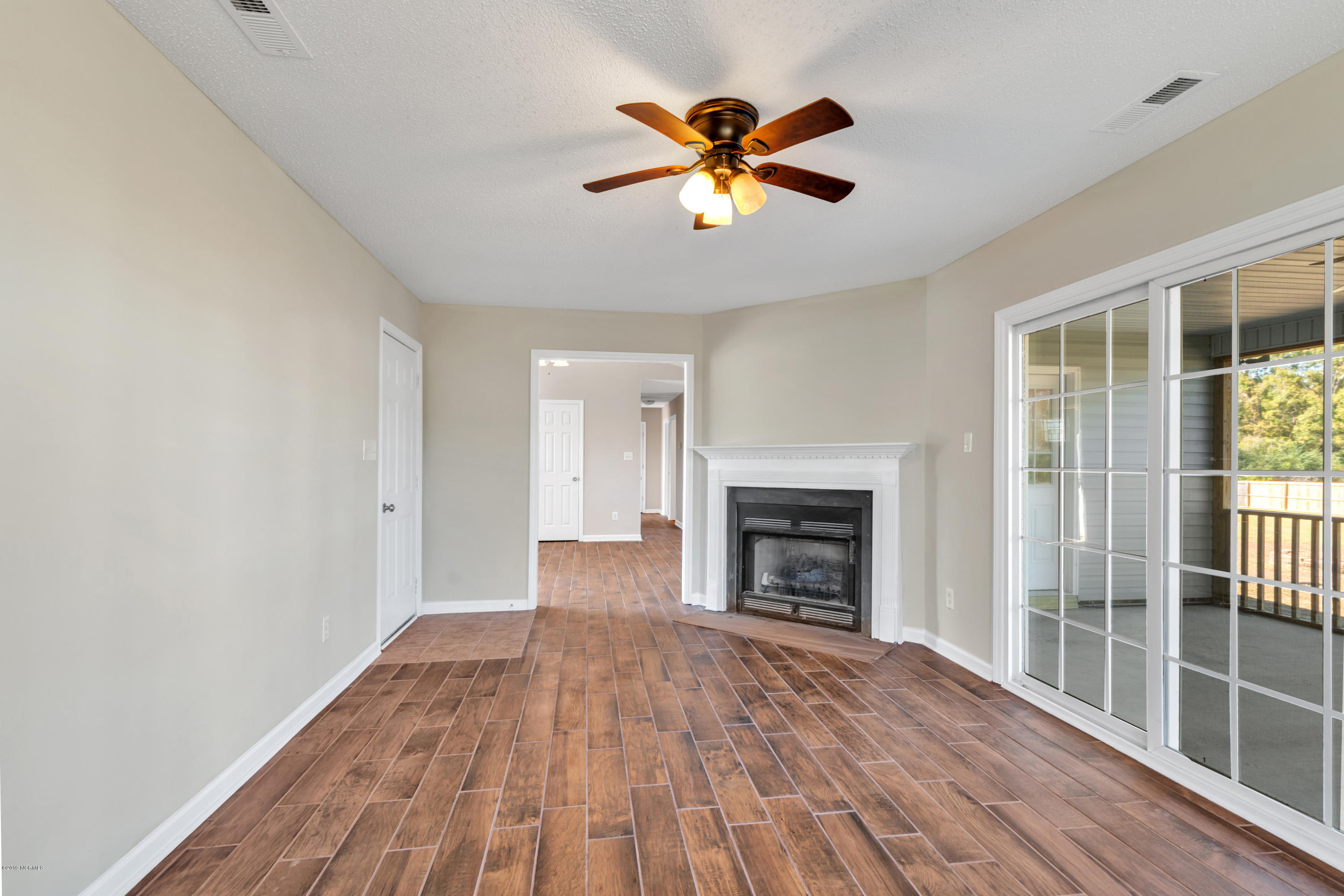 306 Rivers Edge Court Jacksonville, NC 28540 - Photo 9 of 18 DSC_1969