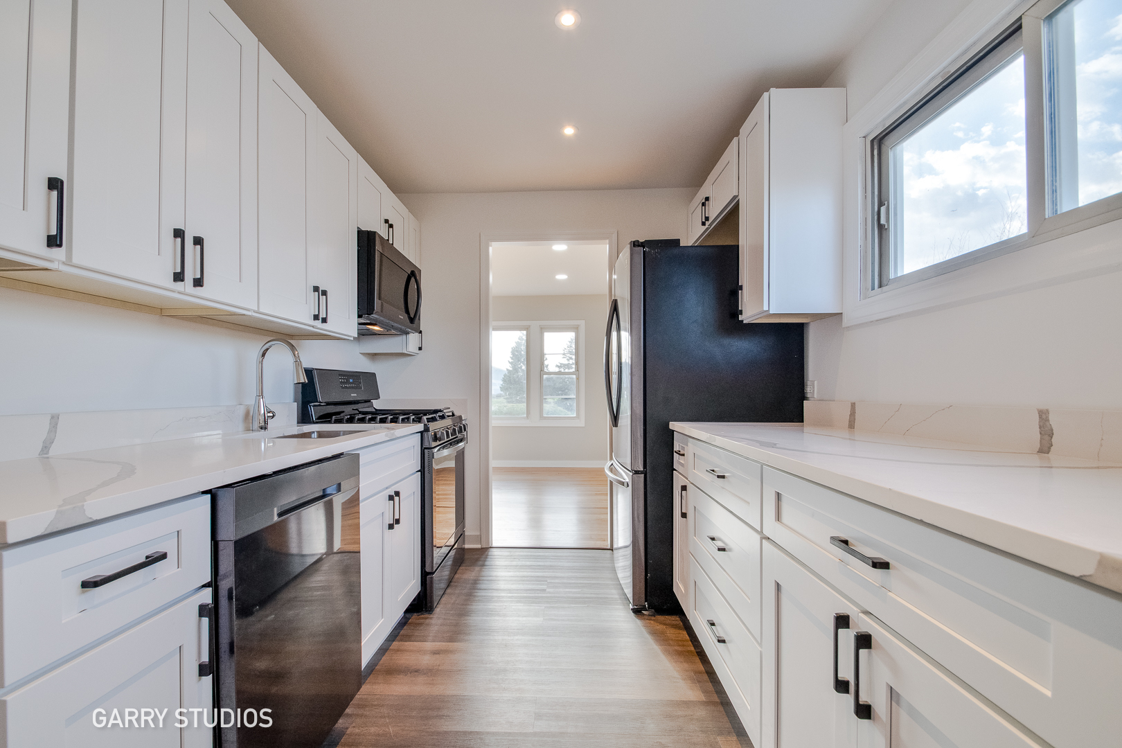 229 Addison Road Addison, IL 60101 - Photo 5 of 20