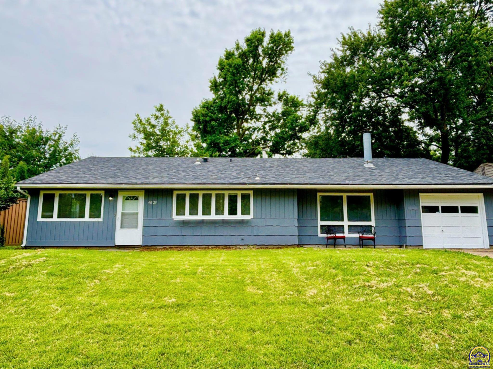 4029 Southwest 28th Terrace Topeka, KS 66614 - Photo 2 of 26