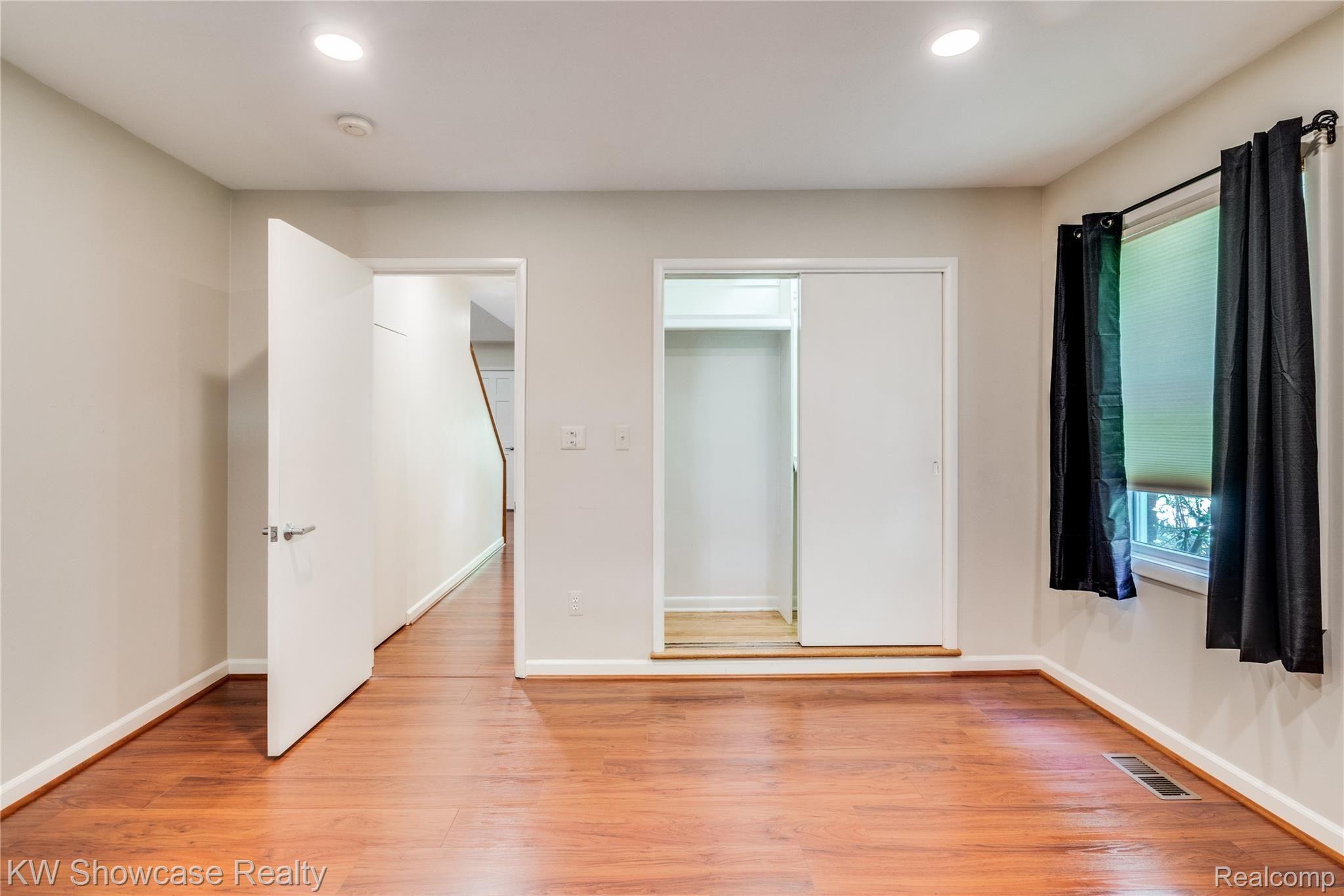 1526 Merry Road Waterford, MI 48328 - Photo 28 of 66 Interiors (24 of 54).jpg