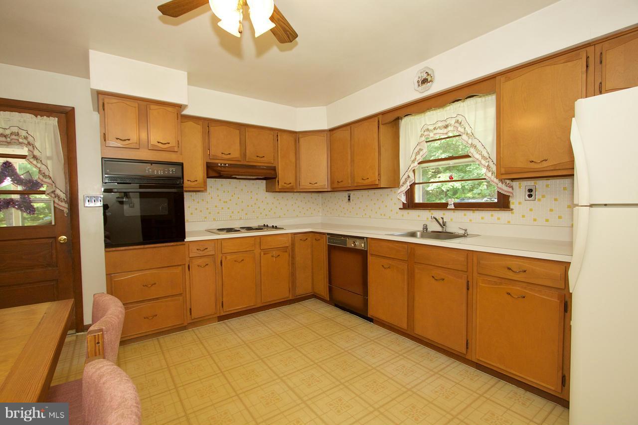 5906 Glen Arm Road Glen Arm, MD 21057 - Photo 15 of 30 Kitchen