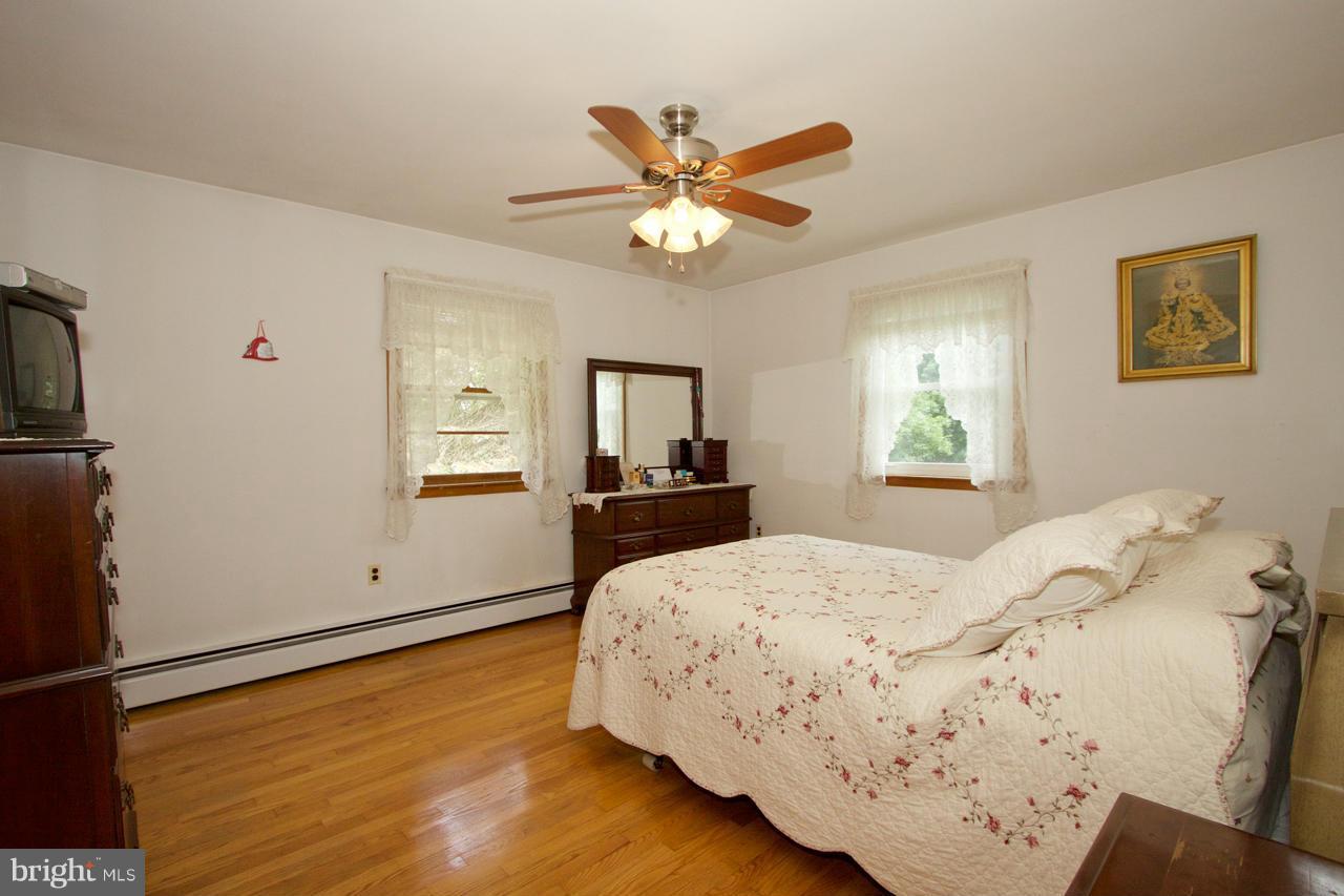 5906 Glen Arm Road Glen Arm, MD 21057 - Photo 18 of 30 Bedroom