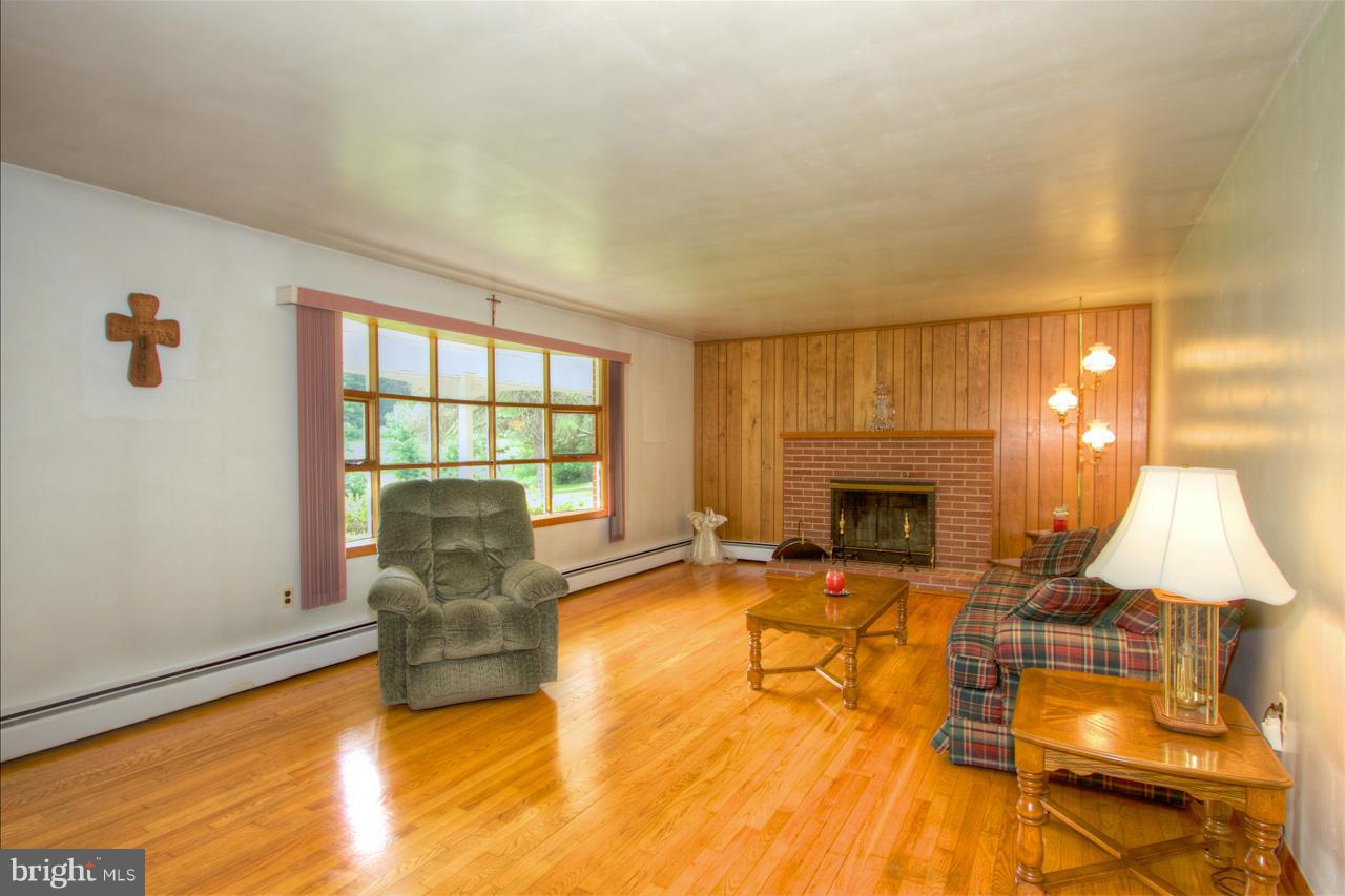 5906 Glen Arm Road Glen Arm, MD 21057 - Photo 3 of 30 Living Room